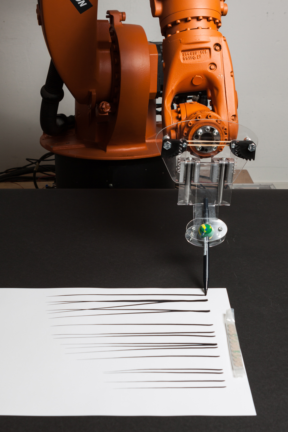 Kann ein Industrieroboter zeichnen lernen?